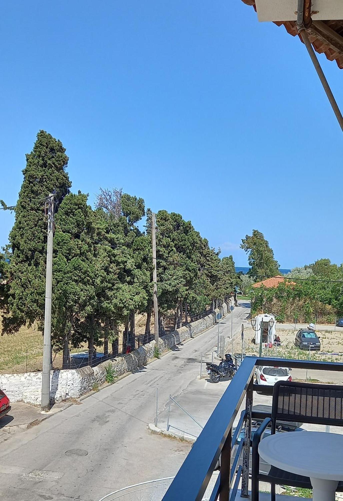 Beachside Romeikos Gialos 3 דירה מירינה