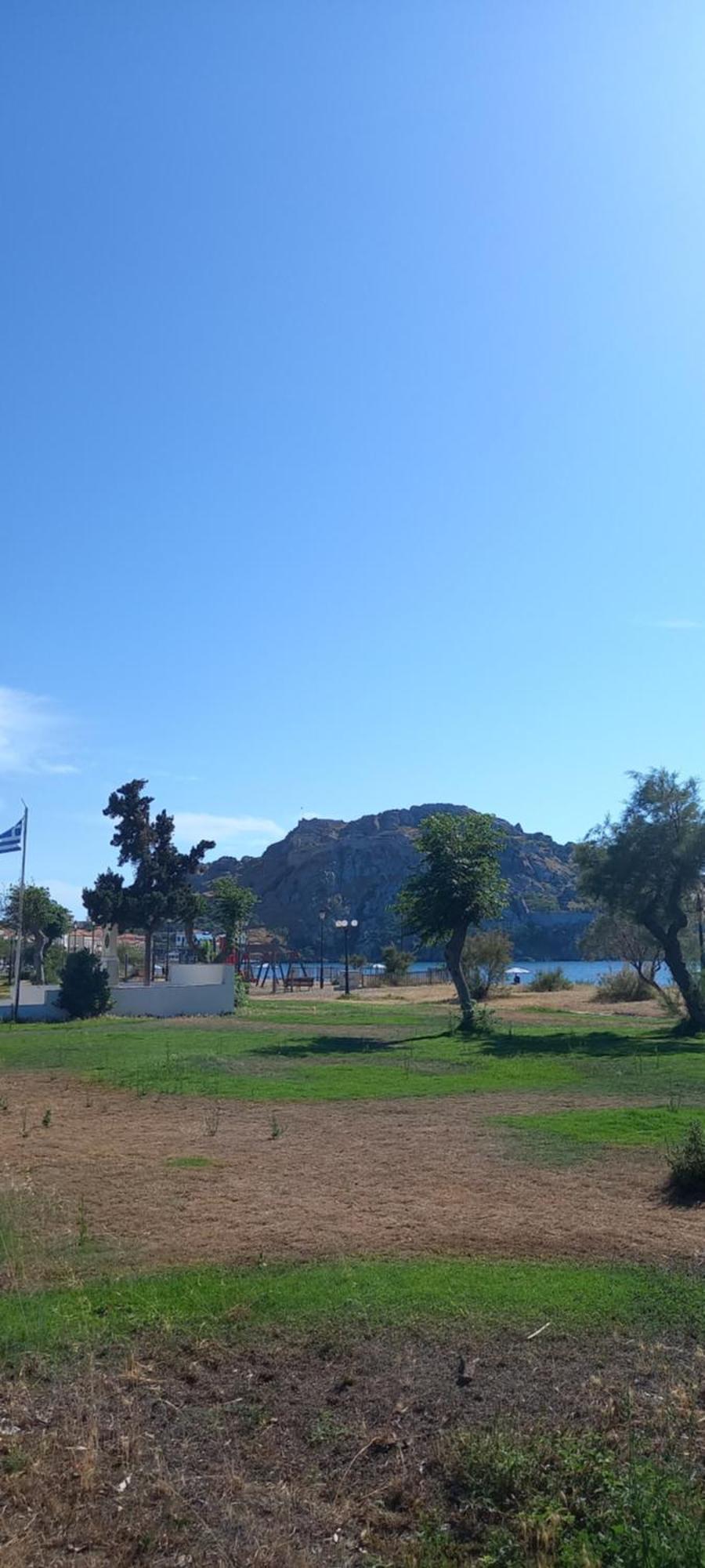 Beachside Romeikos Gialos 3 *
